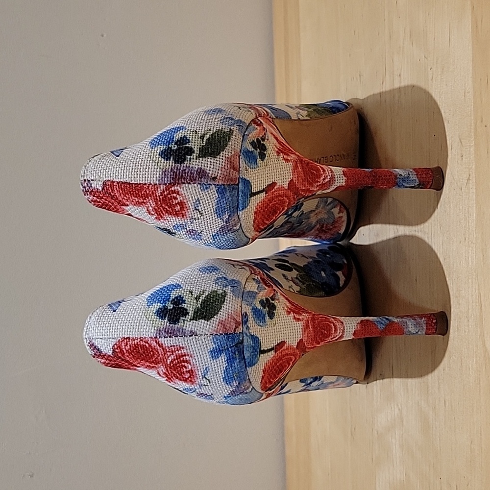 Manolo Blahnik Pointed Toe Floral Canvas Pumps - Picture 4 of 14